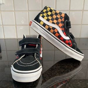 VANS: kids sk8 mid reissue size 2, excellent condition